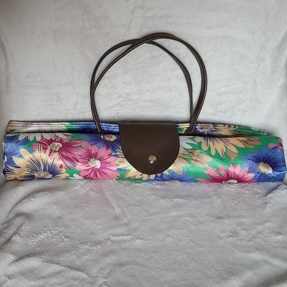 Vinyl Floral Travel Bag - Picture 7 of 7